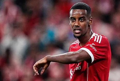 Alexander Isak's Debut Offers Star Power Despite Noticeable Lack of Match Fitness